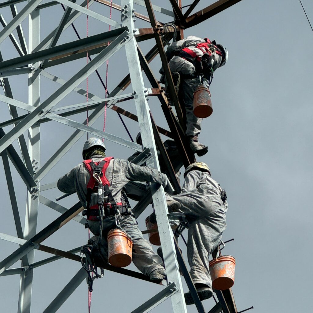 Rigalvanizzazione di tralicci elettrici ad alta tensione SANERGRID