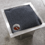 2 pr&eacute;filtres internes avec grosses et petites mailles pour grosses impuret&eacute;s et particules fines pr&eacute;sentes dans l&rsquo;eau