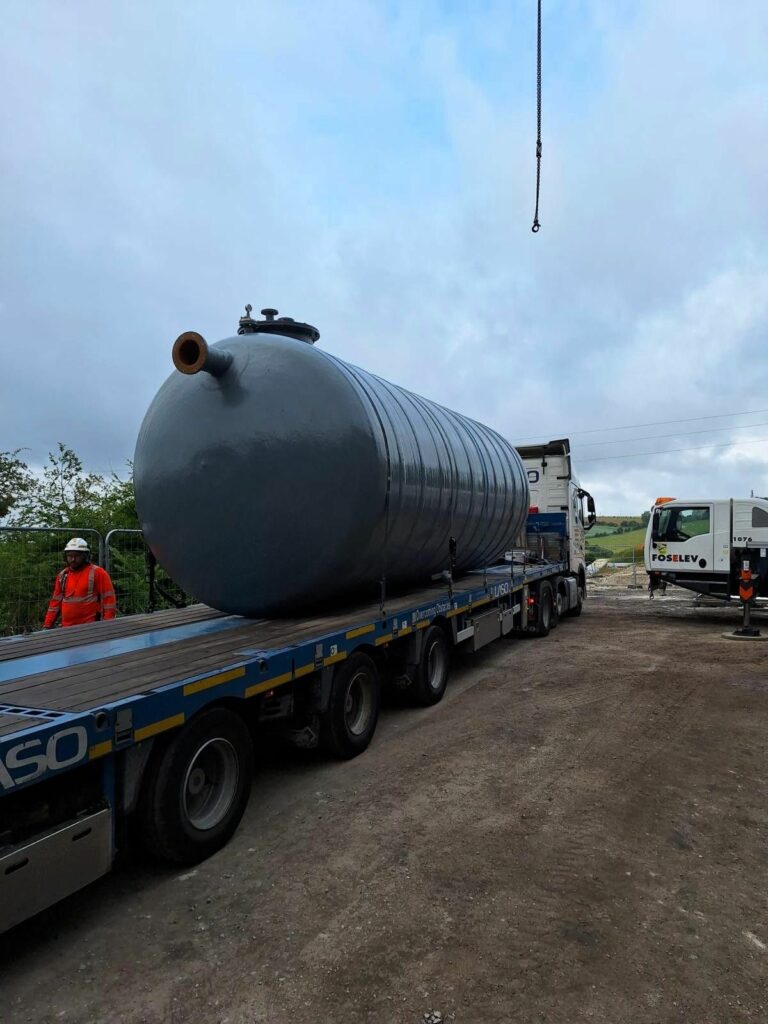 Préparation du sol avant installation d'une fosse déportée SANERGRID sans génie civil lourd