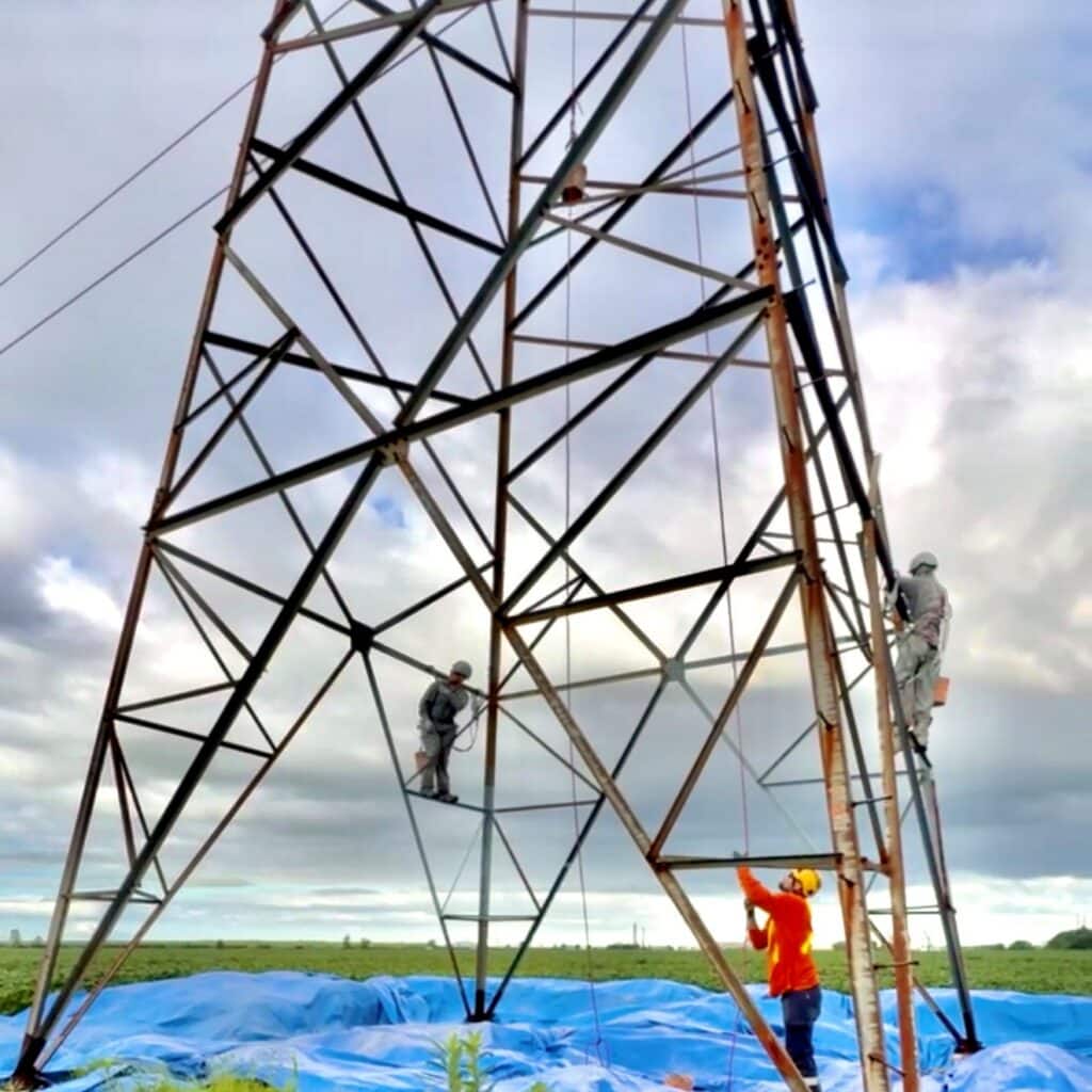 Lavori di manutenzione anticorrosione sui tralicci ad alta tensione di EDF RTE ENEDIS SANERGRID