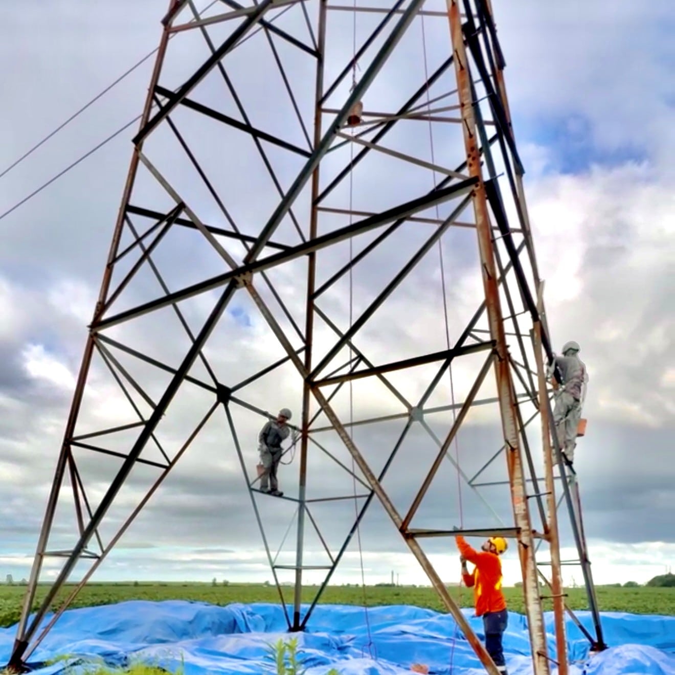 Chantier de maintenance anti-corrosion de pylône haute tension type EDF RTE ENEDIS SANERGRID