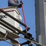 Le testeur d&rsquo;isolateur mesure le champ &eacute;lectrique alternatif entourant les isolants en porcelaine et en composite.