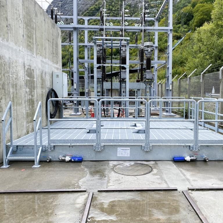 Bac Modulo sur mesure avec couverture Exticov LHD SANERGRID rambarde et escalier