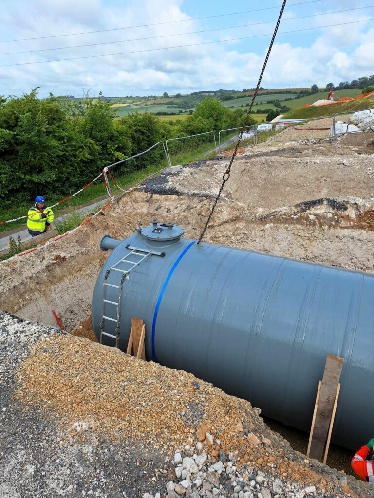 Close-up of the single-volume DEPOSIT offset containment pit by SANERGRID, made of glass fiber-reinforced polyester