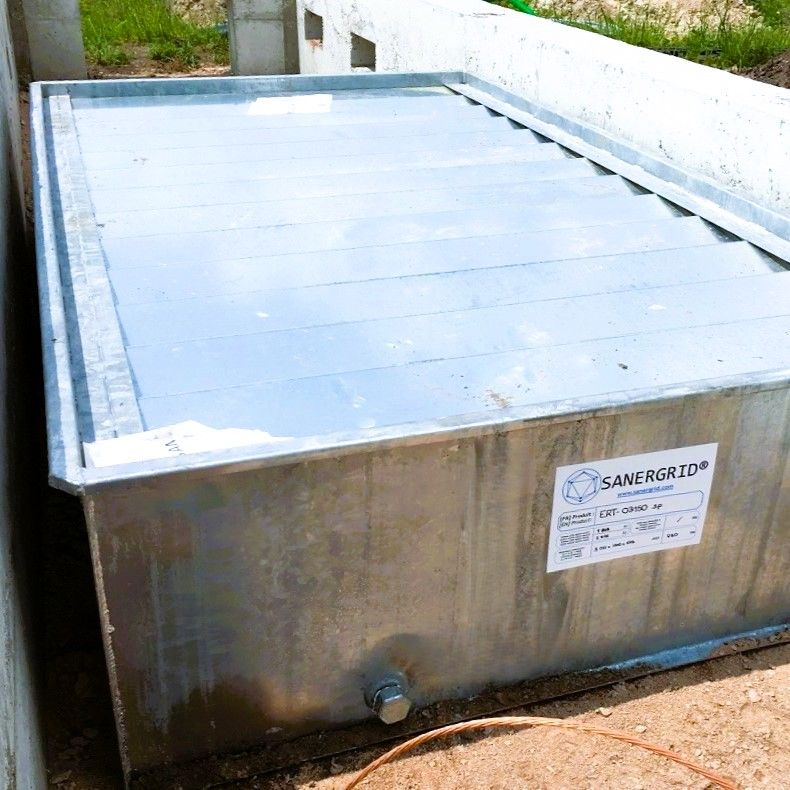 Cubierta Exticov CCF con compuerta cortafuegos SANERGRID para la rápida extinción de incendios