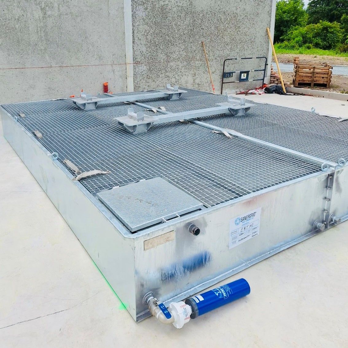 Posizionamento dei moduli Sanergrid e dei filtri anti-idrocarburi SPI da parte di Sonec